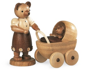 Bärenmutter mit Kinderwagen